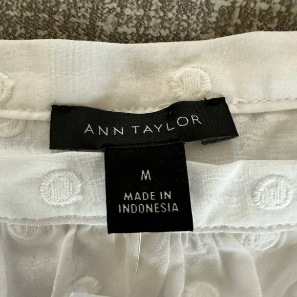 Ann Taylor White Swiss Dot Ruffle Sleeve Top Size M 100% Cotton Blouse NWT - Picture 3 of 12